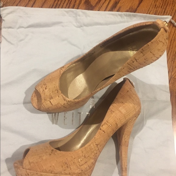 Stuart Weitzman Cork Diplille Platform Pump NWT - Picture 2 of 6